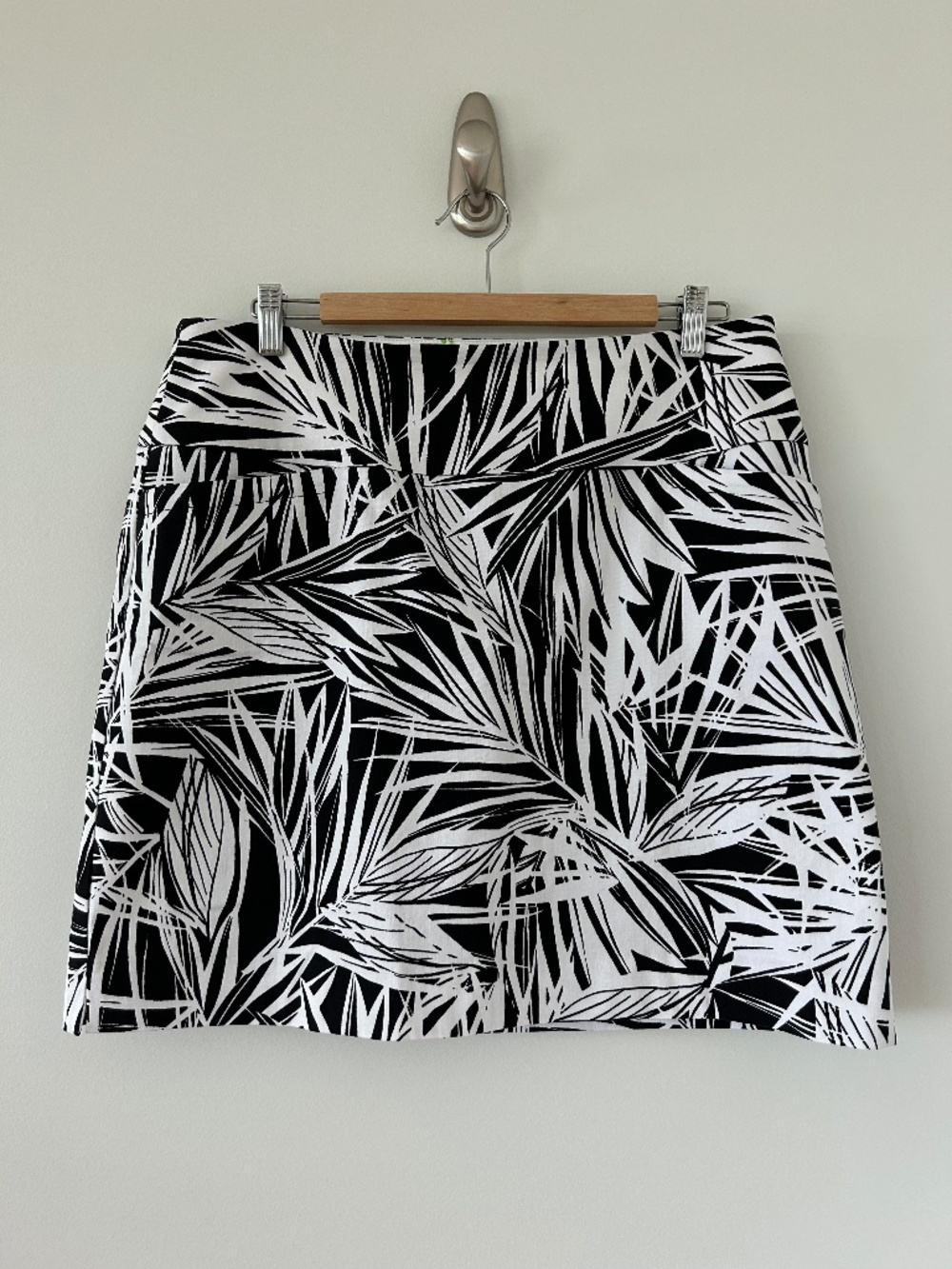 NWT Swing Control Skort Color Black and White Palm Sz 16